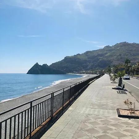 Sul Lungomare Di S Alessio Sant'Alessio Siculo